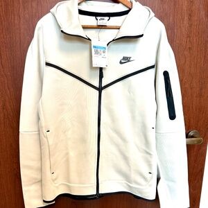 NWT - Nike Sportswear Tech Fleece Hoodie - Rare Color - Size Medium